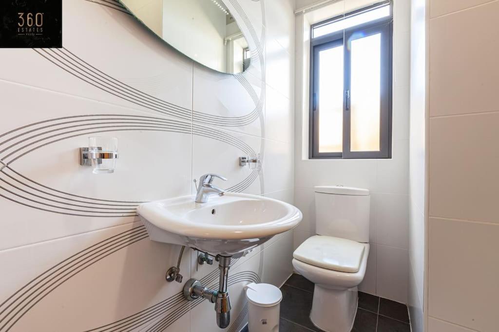 Comfortable Penthouse, Served With Lift, Wifi & Ac By 360 Estates Gzira Buitenkant foto