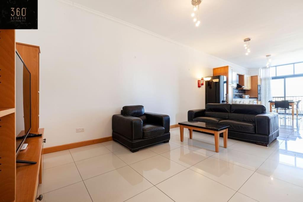Comfortable Penthouse, Served With Lift, Wifi & Ac By 360 Estates Gzira Buitenkant foto